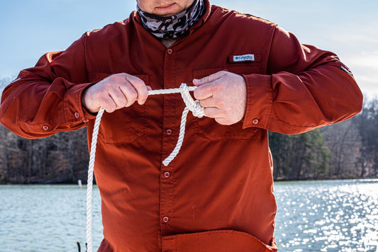 man tying an anchor knot